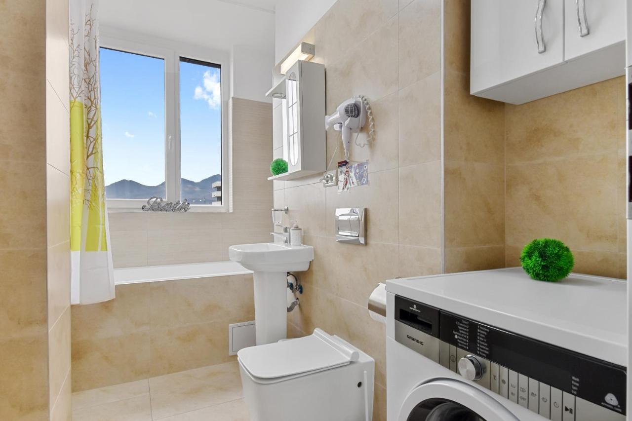 Modern In New Building With Panoramic View Apartment บราชอฟ ภายนอก รูปภาพ