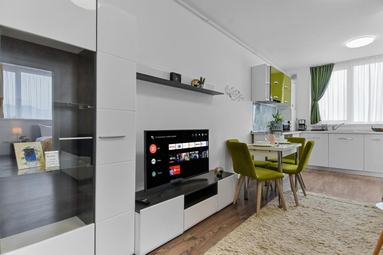 Modern In New Building With Panoramic View Apartment บราชอฟ ภายนอก รูปภาพ